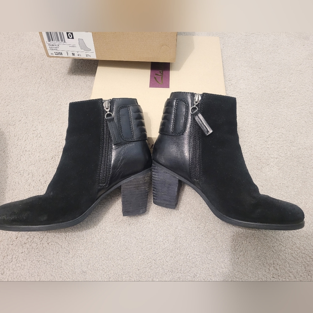 Clarks Palma Rylie black suede booties size 7 - Picture 3 of 5